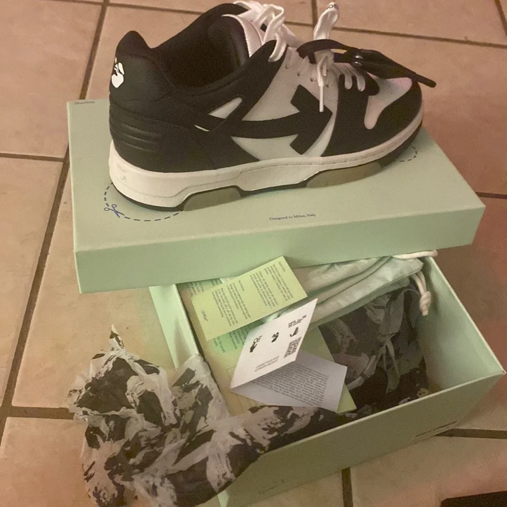off white - Picture 1 of 2